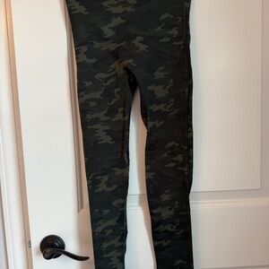 Spanx look at me now Seamless leggings Green Camo Women’s Size M